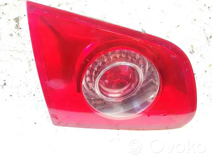 Volkswagen PASSAT B6 Lampy tylnej klapy bagażnika 3c994509308s