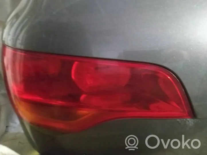 Audi Q7 4L Lampy tylnej klapy bagażnika 