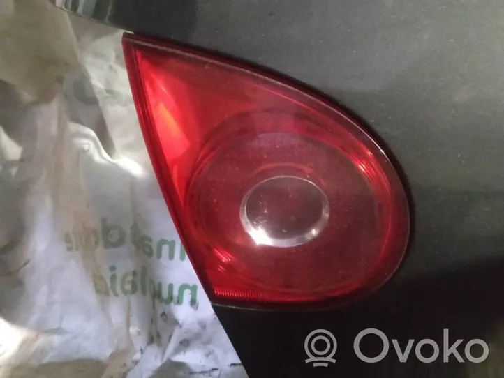 Volkswagen Golf V Lampy tylnej klapy bagażnika 