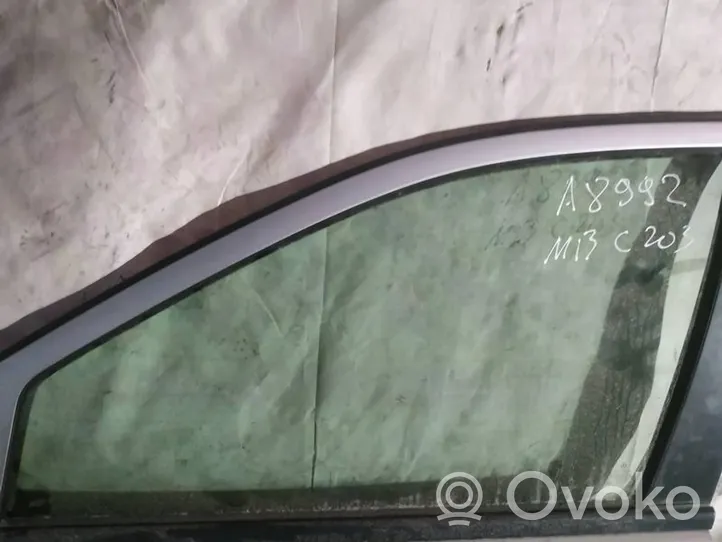 Mercedes-Benz C W203 priekšējo durvju stikls (četrdurvju mašīnai) 