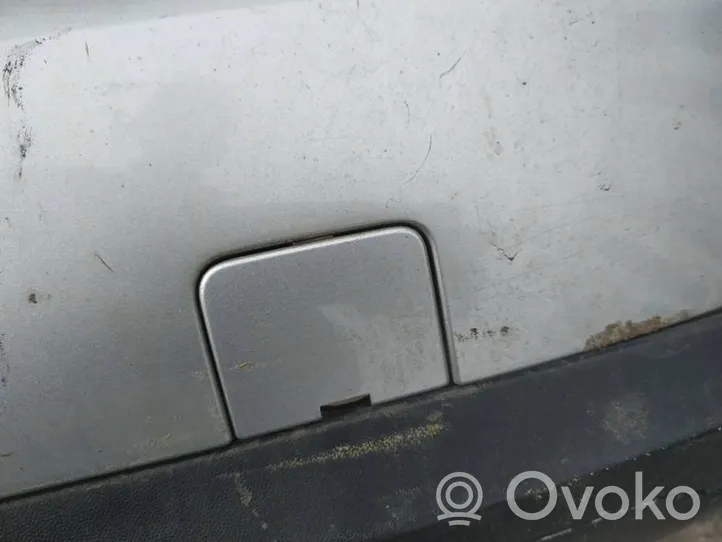 Volkswagen PASSAT B6 Takapuskurin hinaussilmukan suojakansi 