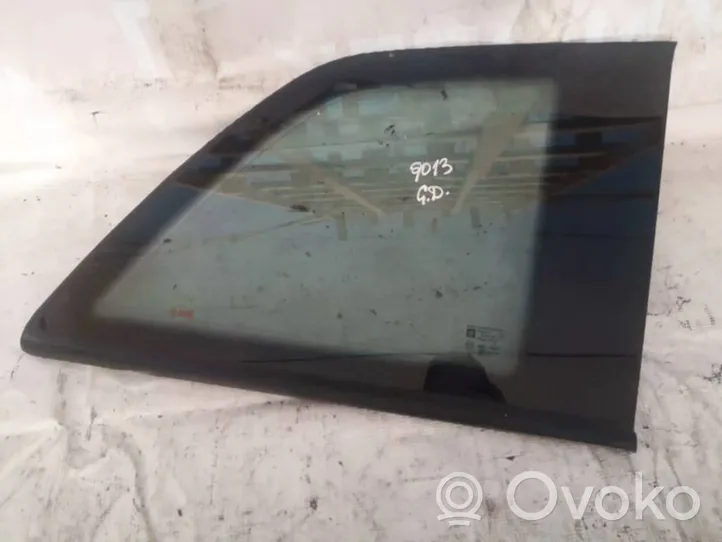 Opel Zafira B Rear side window/glass 