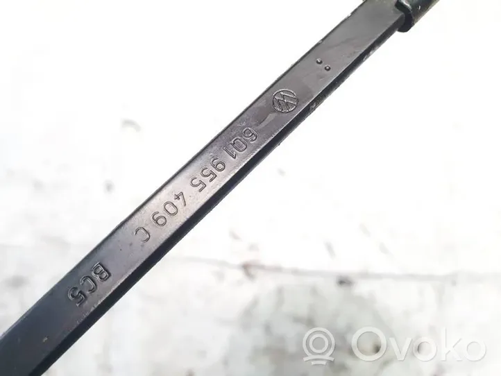 Volkswagen Polo IV 9N3 Front wiper blade arm 6q1955409c