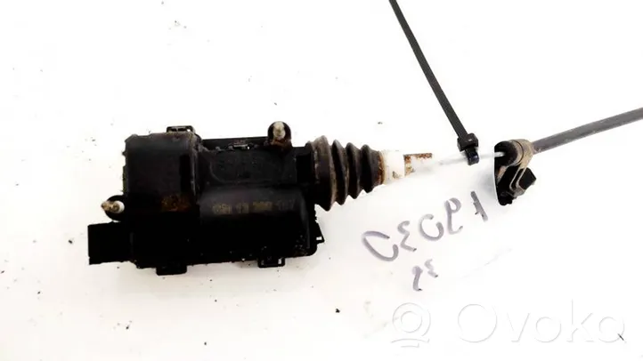 Opel Astra H Central locking motor 13208157