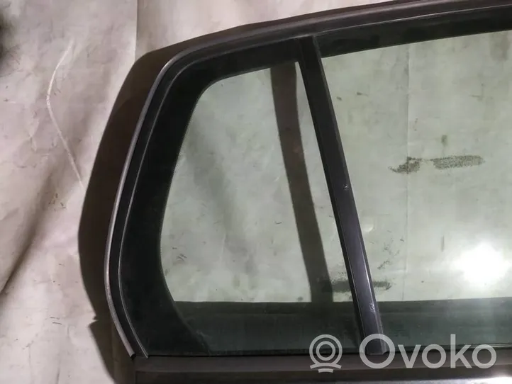 Volkswagen Golf V Vetro del deflettore posteriore 