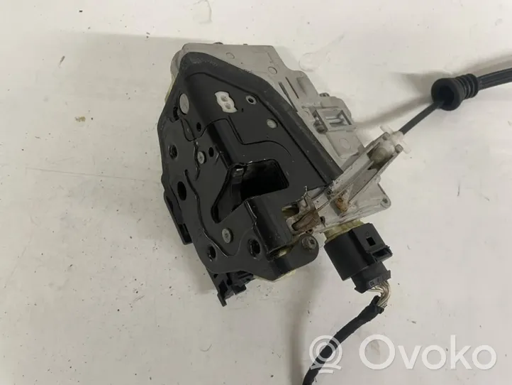 Volkswagen PASSAT B6 Front door lock 3c1837015a