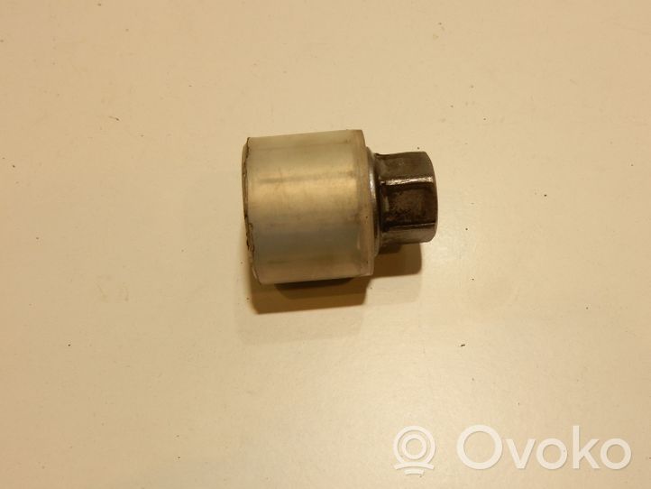 Audi A6 S6 C6 4F Anti-theft wheel nuts and lock J