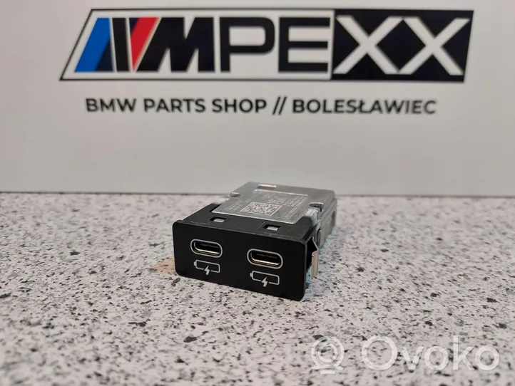 BMW 7 G11 G12 Gniazdo / Złącze USB 8711938
