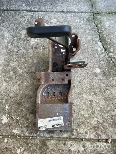 Hummer H3 Brake pedal P205639