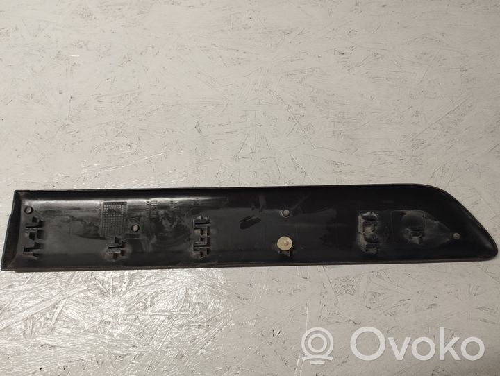 Renault Kangoo I Takaoven lista (muoto) 8200038179