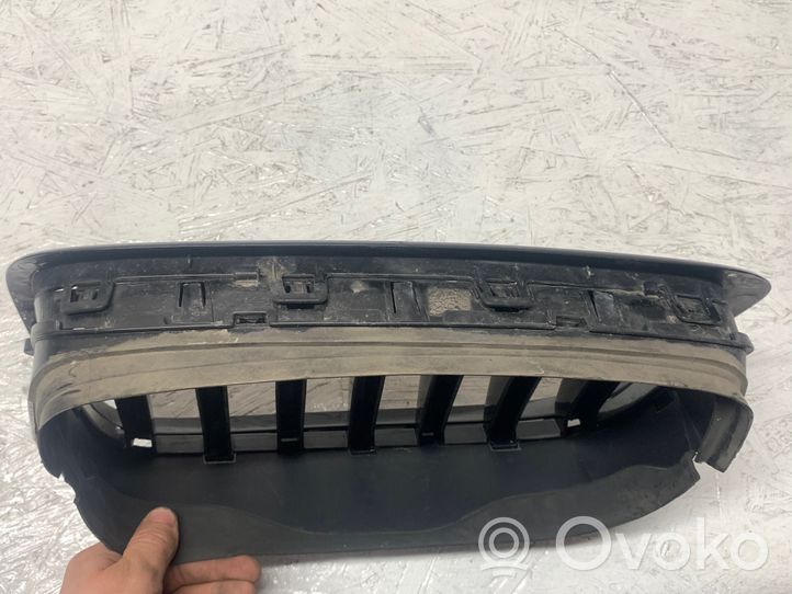 BMW X6 E71 Maskownica / Grill / Atrapa górna chłodnicy 51137171396