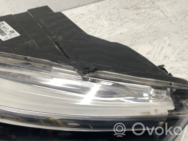 Opel Combo E Lampa przednia 9816825480