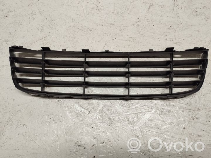 Volkswagen Jetta V Grille inférieure de pare-chocs avant 1K0853677C