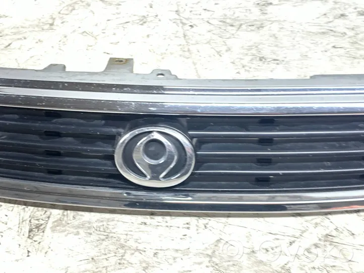Mazda 626 Grille calandre supérieure de pare-chocs avant G51650710