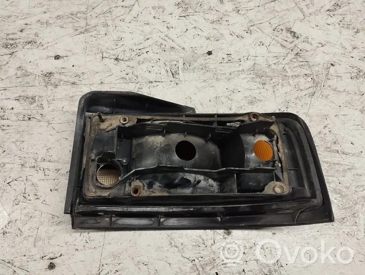 Mazda 323 Lampa tylna 22061301