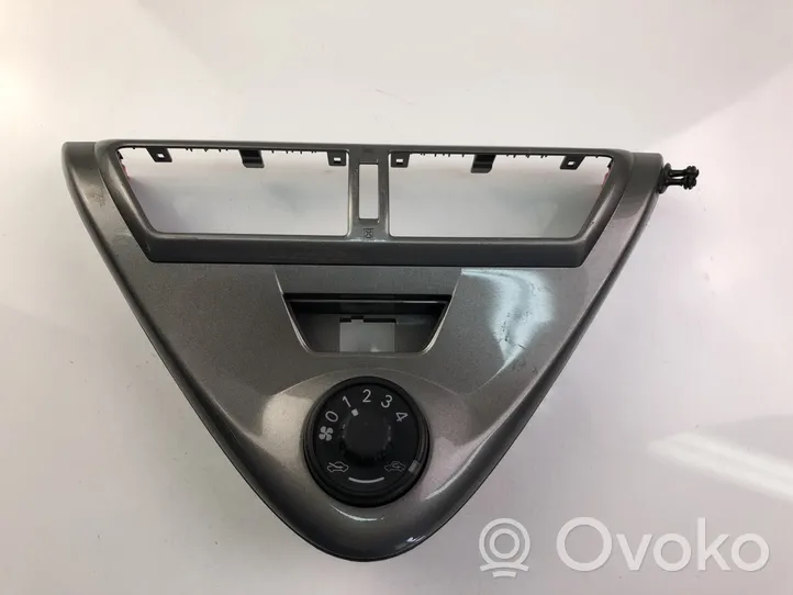 Toyota iQ Przełącznik / Włącznik nawiewu dmuchawy 5541074010