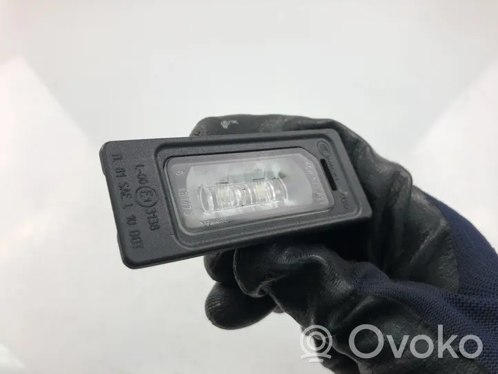 Audi A4 S4 B8 8K Takaluukun rekisterikilven valon palkki 4G0943021