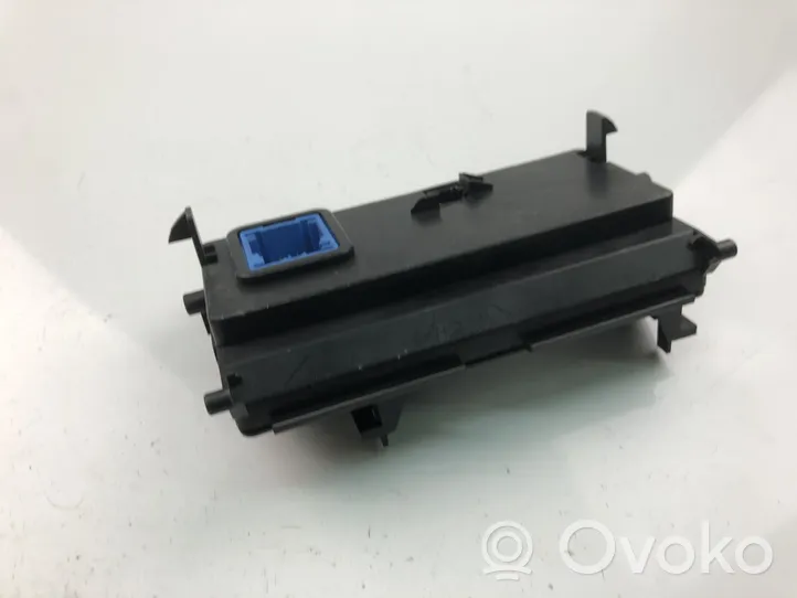 Citroen C4 I Central body control module 9687606680