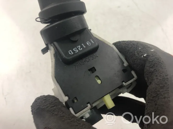 Nissan Qashqai+2 Leva/interruttore dell’indicatore di direzione e tergicristallo 14425