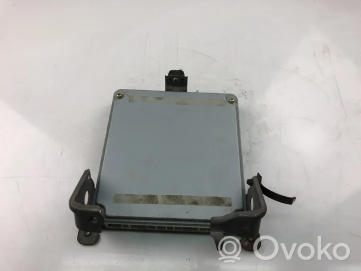 Toyota Corolla E120 E130 Unité de commande, module ECU de moteur 8966113060