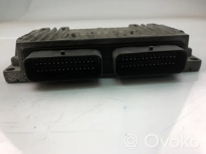 Renault Twingo II Unité de commande, module ECU de moteur 8200213228