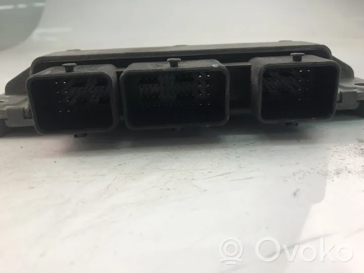 Renault Twingo II Unité de commande, module ECU de moteur 8201076738