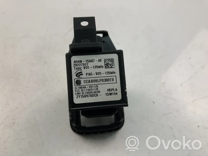 Volvo V40 Clé / carte de démarrage AH4N15607AE