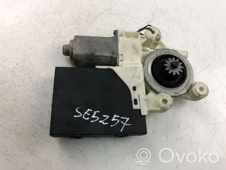 Ford C-MAX I Front door window regulator motor 981406103