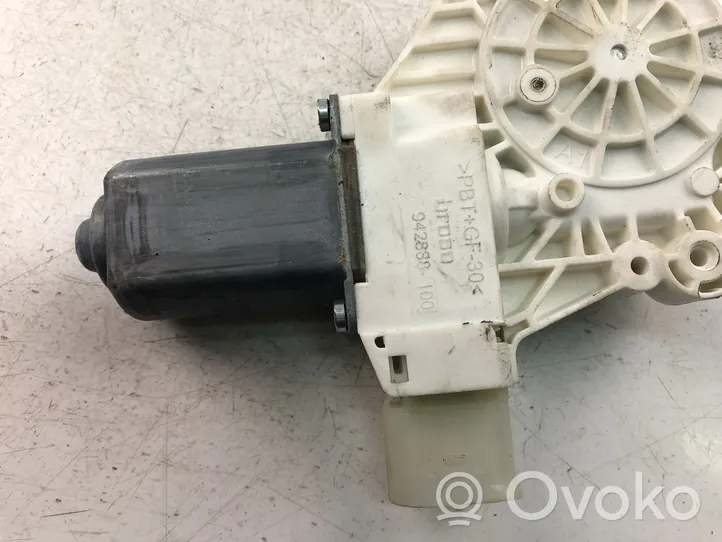 BMW 5 F10 F11 Varikliukas priekinio langų pakėlėjo 7248171