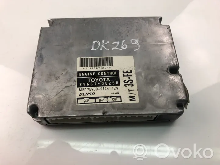 Toyota Avensis T220 Unité de commande, module ECU de moteur 8966105250