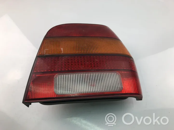 Volkswagen Polo II 86C 2F Feux arrière sur hayon 867945257