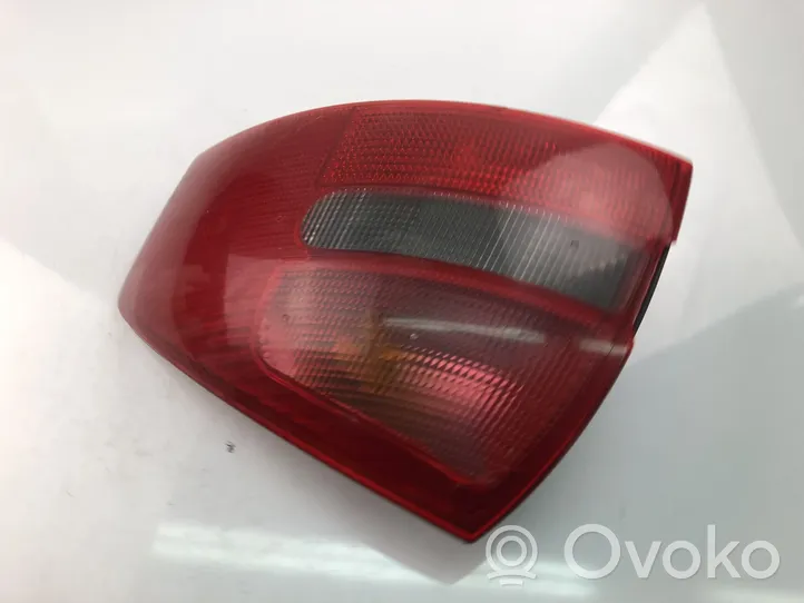 Audi A6 S6 C5 4B Lampy tylnej klapy bagażnika 4B5945096