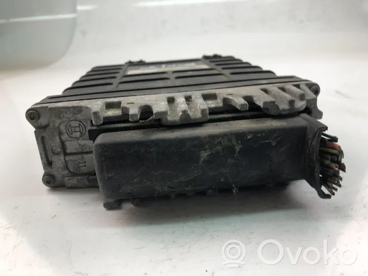 Volkswagen PASSAT B3 Unité de commande, module ECU de moteur 357907311A