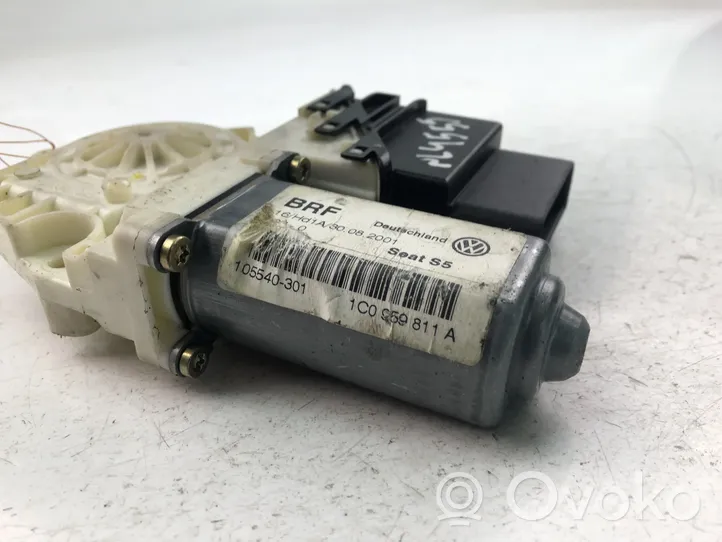 Volkswagen Bora Moteur de lève-vitre de porte avant 1C0959811A