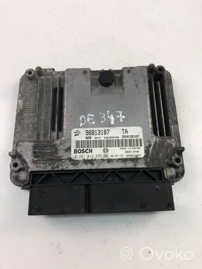 Chevrolet Captiva Unité de commande, module ECU de moteur 96813187