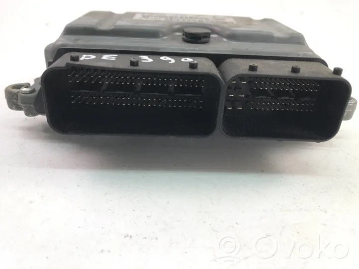 Volvo V50 Engine control unit/module ECU 8667577