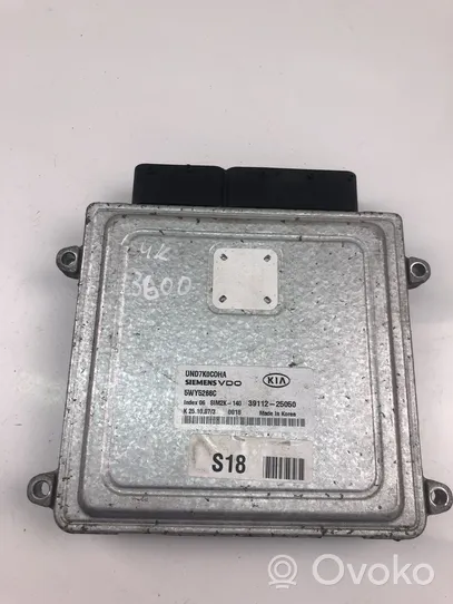 KIA Carens III Unidad de control/módulo ECU del motor 3911225050