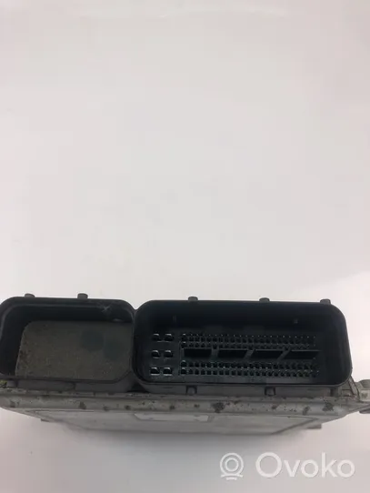 KIA Carens III Motora vadības bloka ECU 3911225050