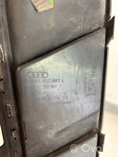 Audi A4 S4 B9 Krata halogenu 8W0807681L