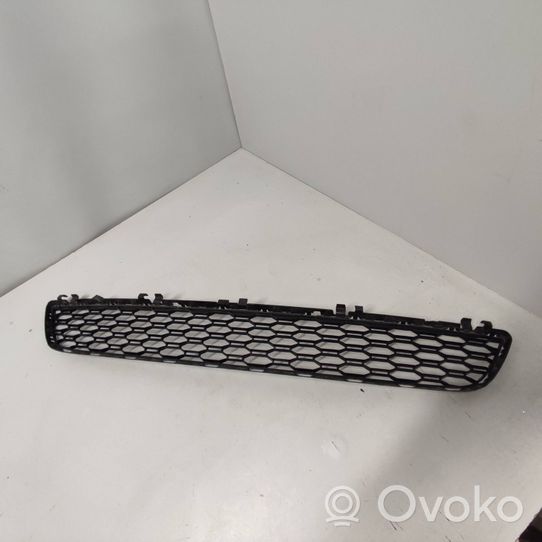 BMW 5 G30 G31 Front bumper lower grill 8064930