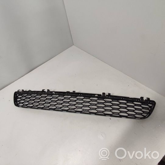 BMW 5 G30 G31 Grille inférieure de pare-chocs avant 8064930