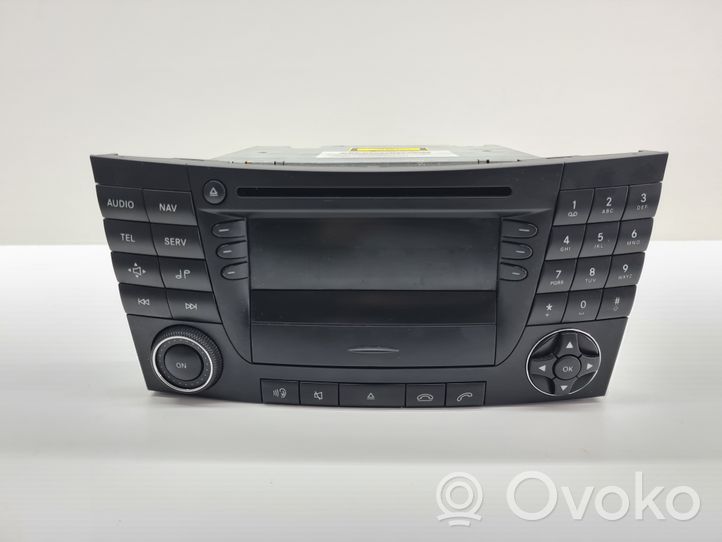 Mercedes-Benz E W211 Panel / Radioodtwarzacz CD/DVD/GPS A2118201079
