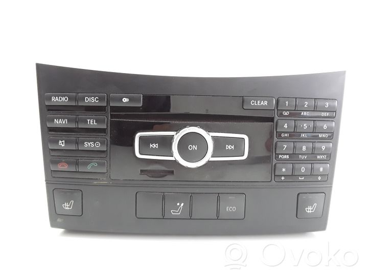 Mercedes-Benz E W212 Unidad delantera de radio/CD/DVD/GPS A2129003818