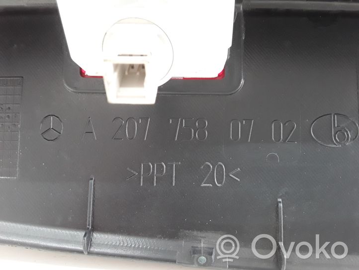 Mercedes-Benz E C207 W207 Poszycie / Tapicerka tylnej klapy bagażnika A2077580702