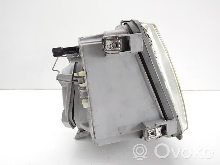 Mercedes-Benz E W124 Lampa przednia TYC203767