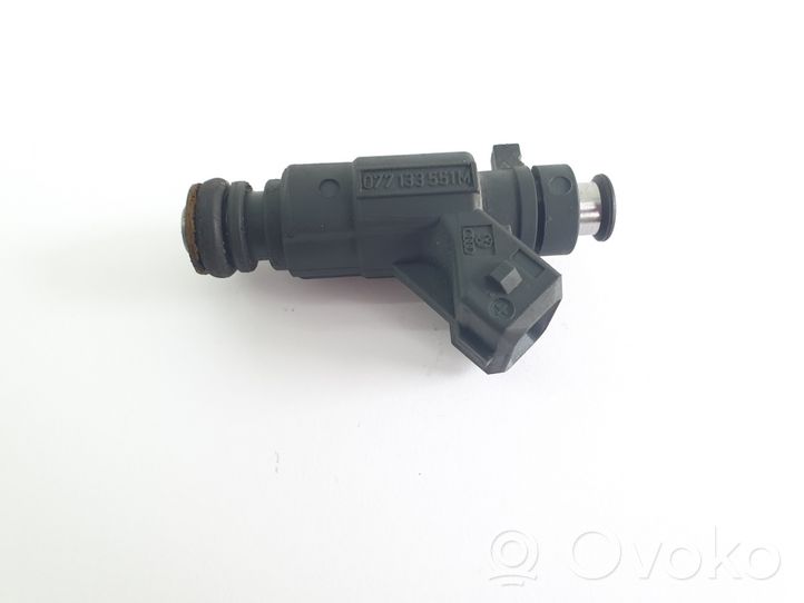 Volkswagen Touareg I Fuel injector 077133551M