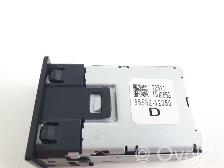 Toyota RAV 4 (XA50) USB jungtis 8553242050