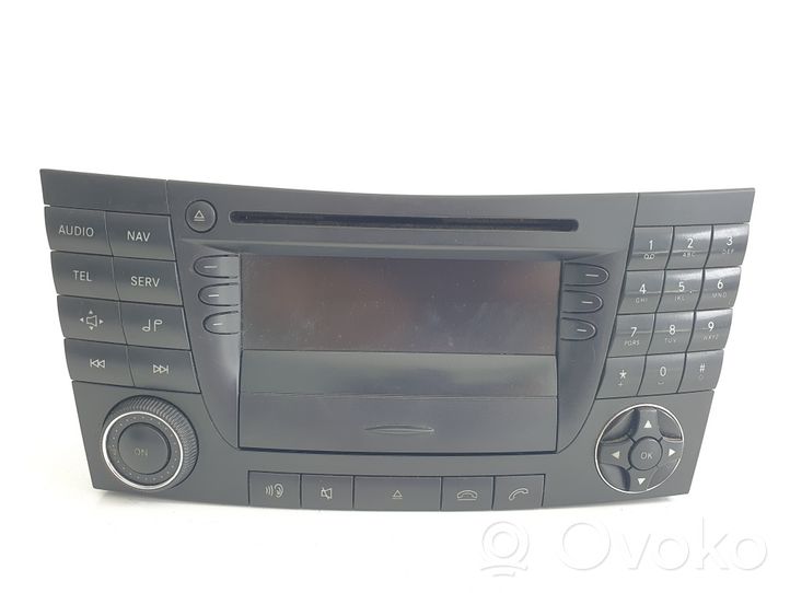 Mercedes-Benz E W211 Radio/CD/DVD/GPS-pääyksikkö A2118273842