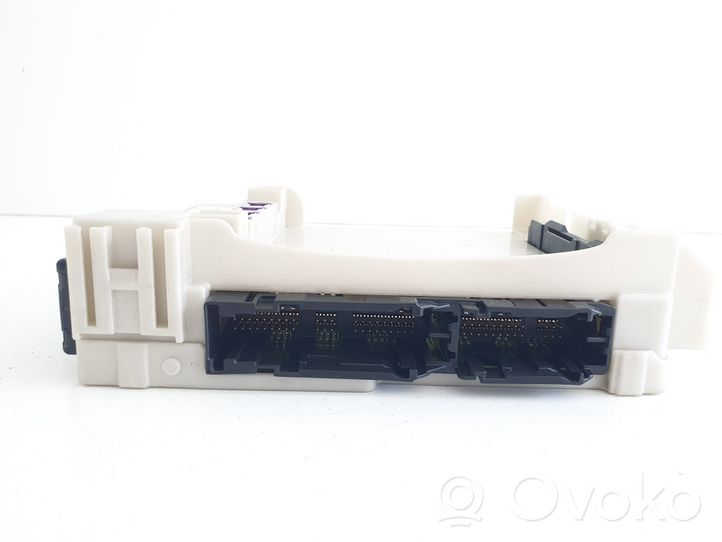 Toyota RAV 4 (XA50) Fuse module 8273042890