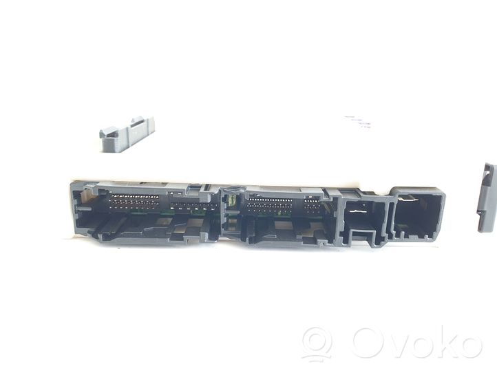 Toyota RAV 4 (XA50) Fuse module 8273042890